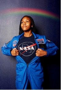 Teen Raises Over $23,000 To Send 1000 Girls To Watch 'A Wrinkle In Time'
